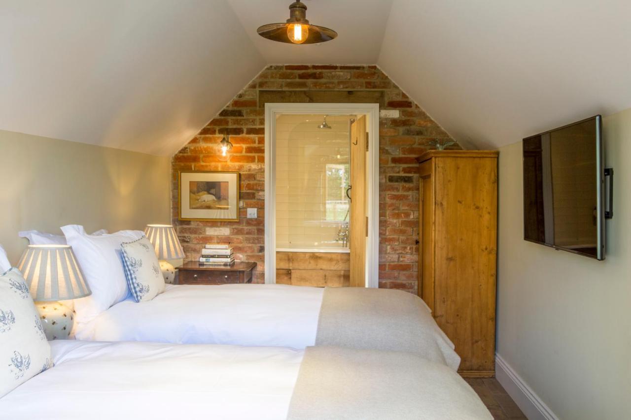 The Cowsheds Villa Brinkworth Екстериор снимка